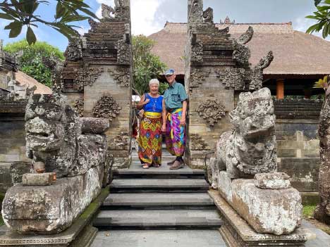 couple in temple